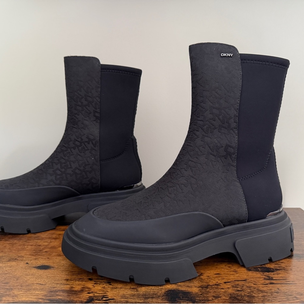 Brand New DKNY Fleming Lug Sole Chelsea  Black Women's Boots 8.5